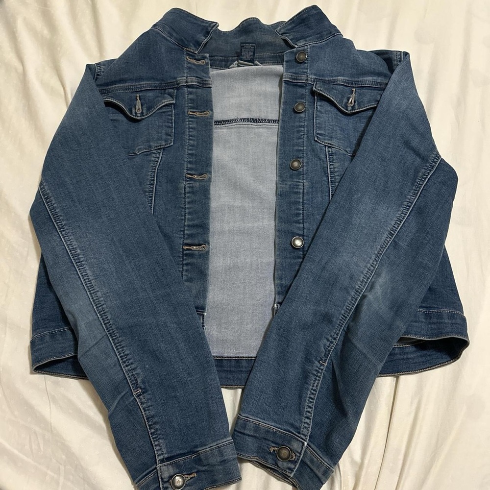 Fall Creek denim jean jacket
size: M